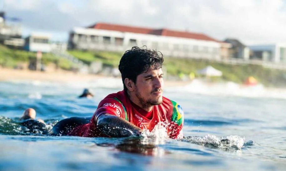 Gabriel Medina retorna à WSL e busca tetracampeonato em 2026 após lesão