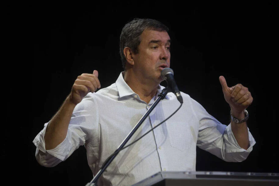 Governador Eduardo Riedel alerta sobre proposta de zerar ICMS do diesel e impactos