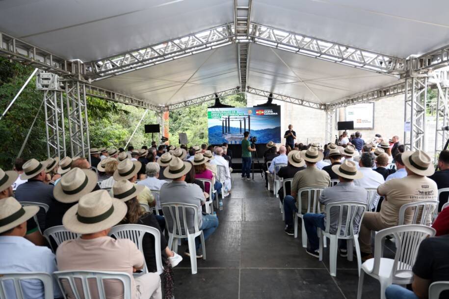 Governador Jorginho Mello anuncia R$ 16 milhões em pavimentação e energia em Faxinal