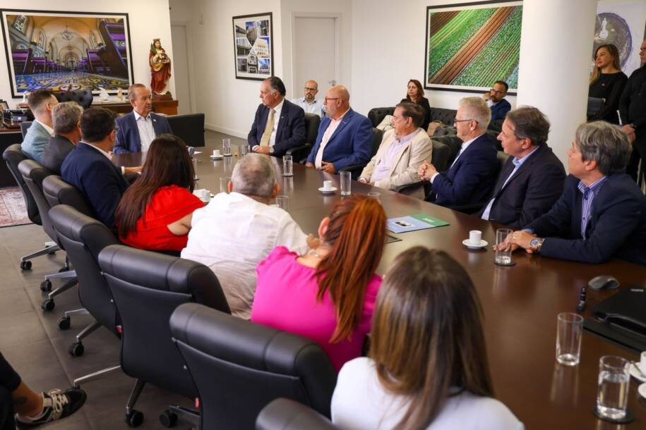 Governador Jorginho Mello anuncia reajuste de 6,49% no piso regional em SC