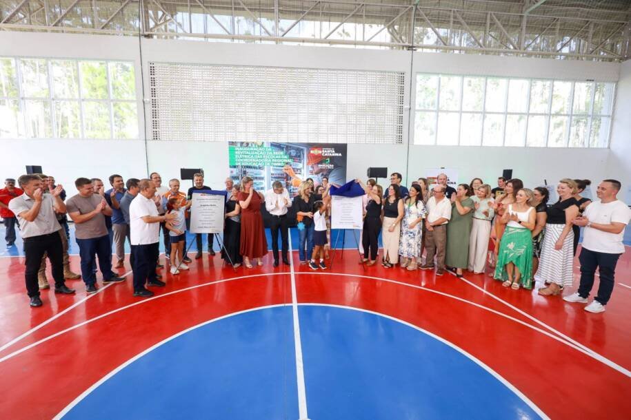 Governador Jorginho Mello entrega ginásio em Indaial e anuncia investimentos na educação