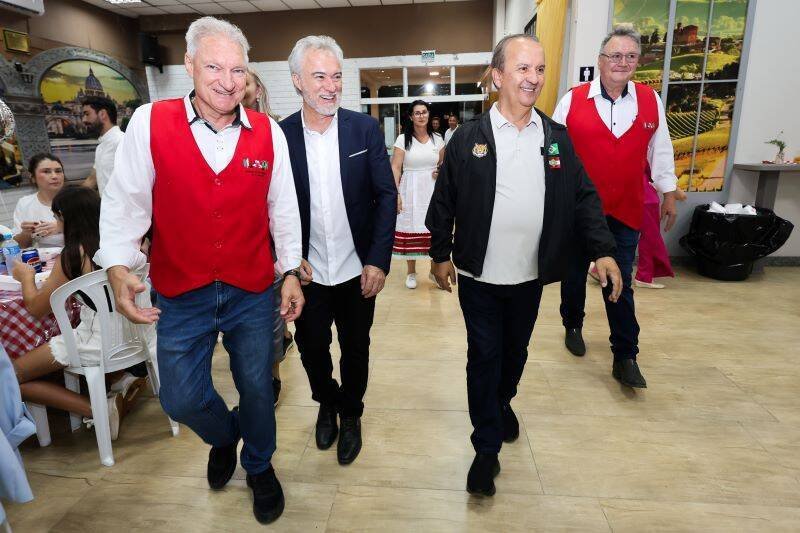 Governador Jorginho Mello entrega R$ 250 mil na abertura da ExpoFemi 2026 em Xanxerê