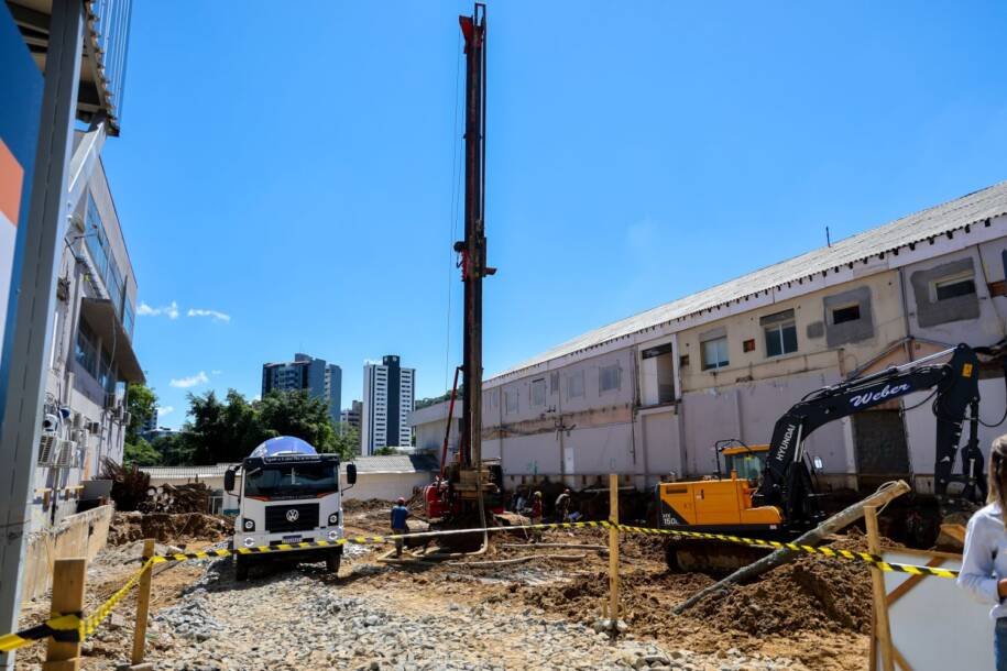 Governador Jorginho Mello vistoria obras da nova torre do Hospital Santo Antônio em Blumenau