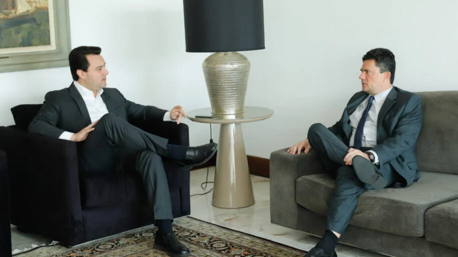 Governador Ratinho Junior tenta unificar PSD enquanto Moro busca apoio do PP