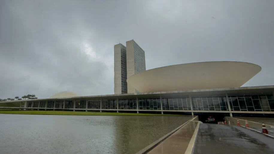 Governadores almejam Senado em 2026 e Cláudio Castro enfrenta julgamento decisivo