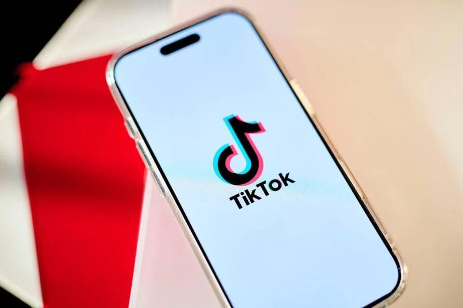 Governo canadense permite que TikTok continue operando após revisão de segurança