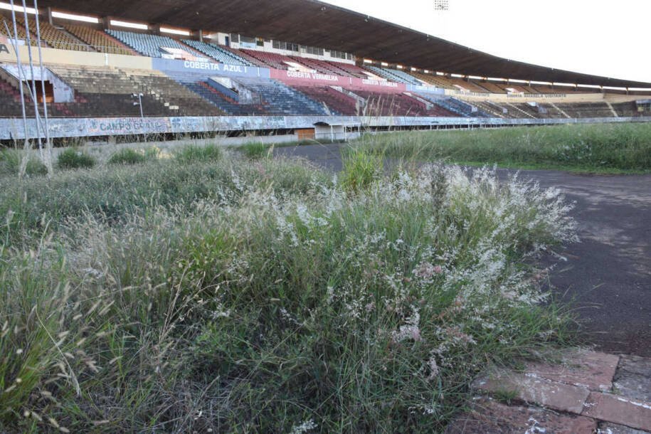 Governo de Mato Grosso do Sul assume Morenão e promete reforma para resgatar futebol