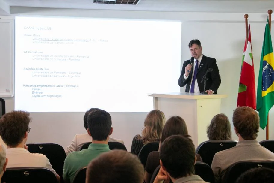 Governo de Santa Catarina inaugura laboratórios de robótica e investe R$ 2,5 milhões