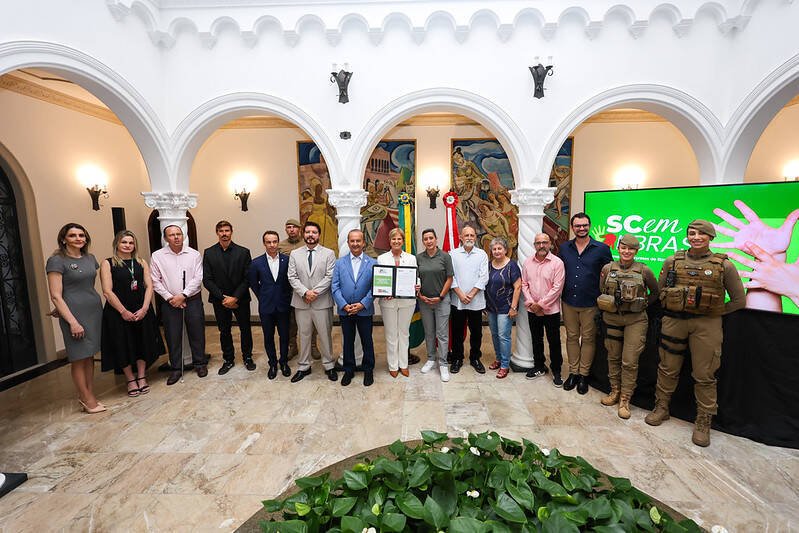 Governo de Santa Catarina lança programa SC em Libras com atendimento 24h