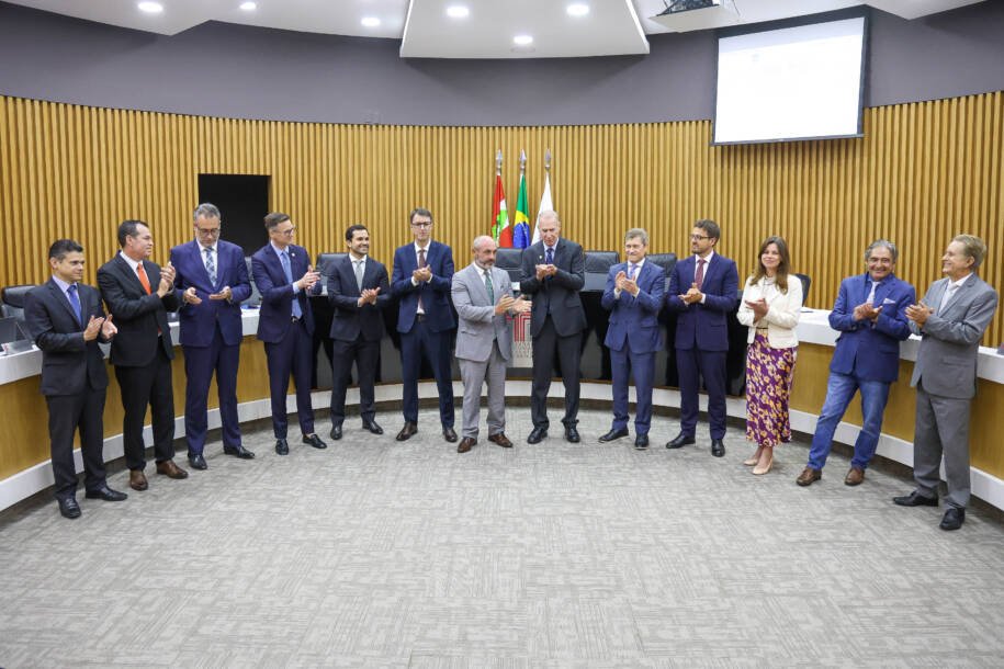 Governo de SC assina acordo histórico para ampliar Defensoria Pública e justiça gratuita