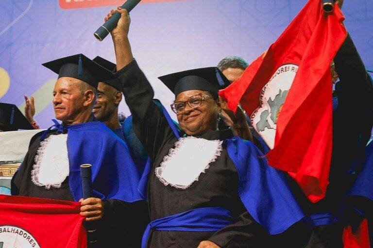 Governo do Brasil lança CadEJA e promete R$ 4 bilhões contra analfabetismo até 2027