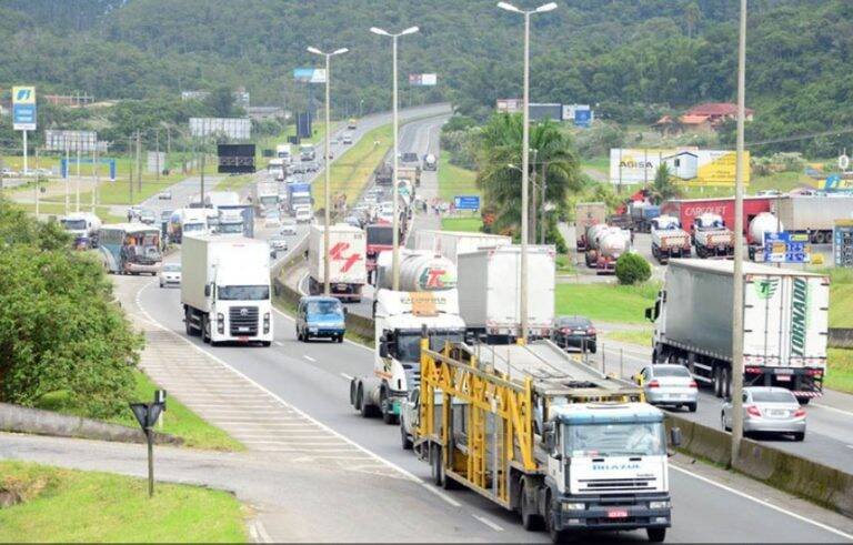 Governo do Brasil ouve caminhoneiros e evita greve com novas medidas