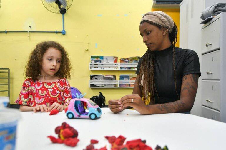 Governo Federal amplia cuidotecas para combater evasão escolar em 2026