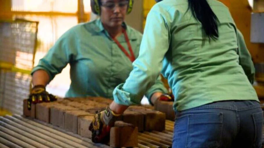 Governo Federal prevê fim da escala 6×1 e traz alerta de crise econômica