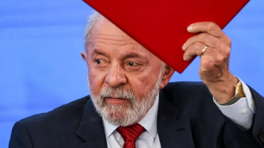 Governo Lula enfrenta crise fiscal com 43 medidas tributárias em 38 meses