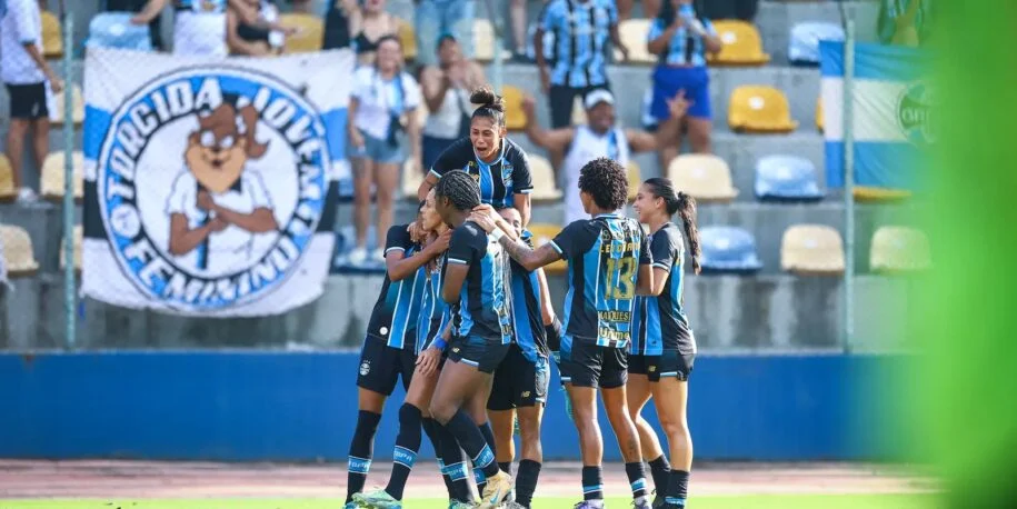 Grêmio derrota Internacional por 2 a 1 e deixa rival em situação complicada