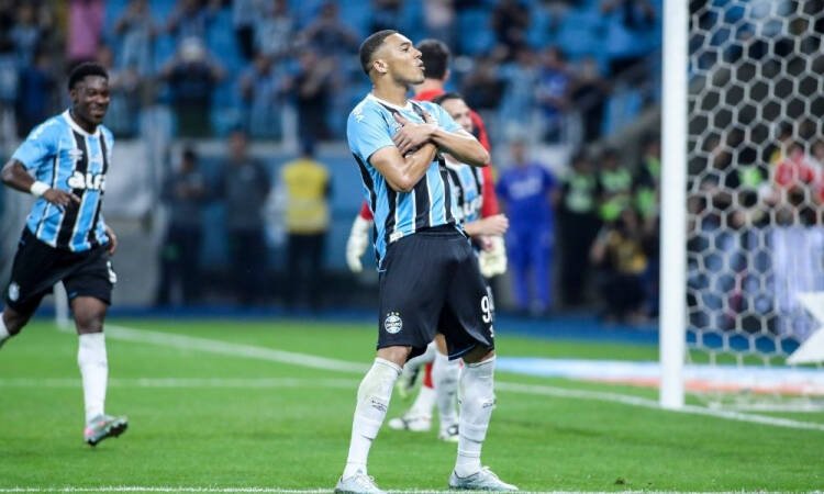 Grêmio domina Gre-Nal 450, vence o Internacional e pode ser campeão gaúcho