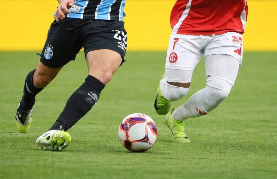 Grêmio e Internacional duelam no Grenal 450 em busca do título do Gauchão