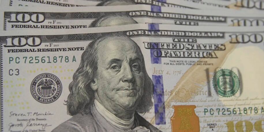 Guarda Revolucionária do Irã fecha Estreito de Ormuz e Dólar dispara a R$ 5,21