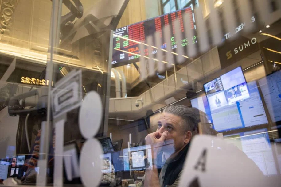 Guerra do Irã eleva preço do petróleo e preocupa Federal Reserve sobre crescimento