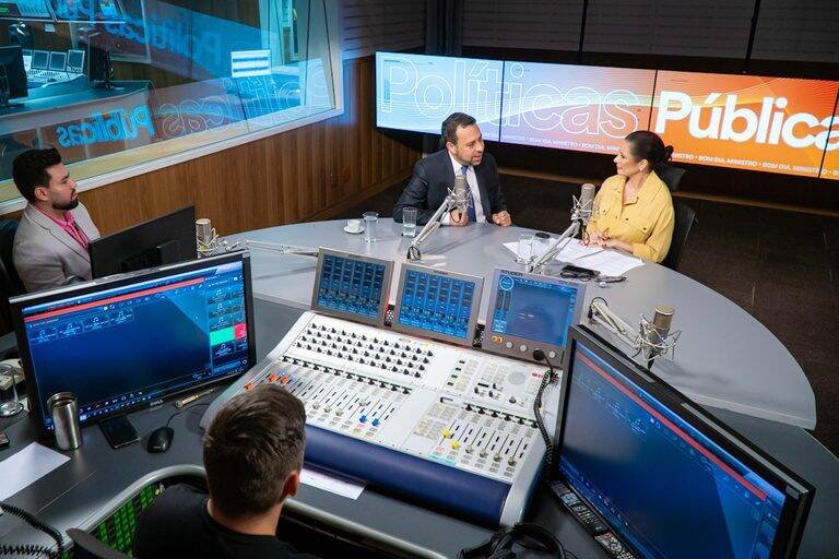 Guilherme Boulos anuncia proposta que garante direitos a motoristas de aplicativos