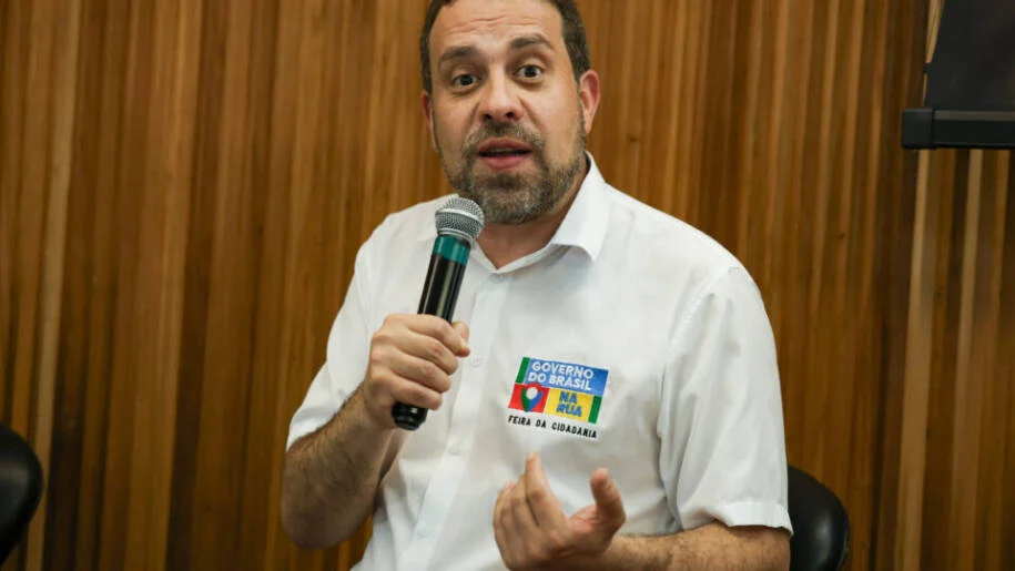 Guilherme Boulos desafia Uber e reafirma defesa de motoristas de aplicativo