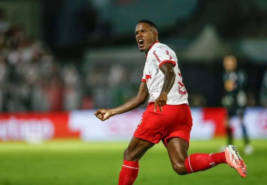 Gustavo Marques, zagueiro do Bragantino, é suspenso por fala machista contra árbitra