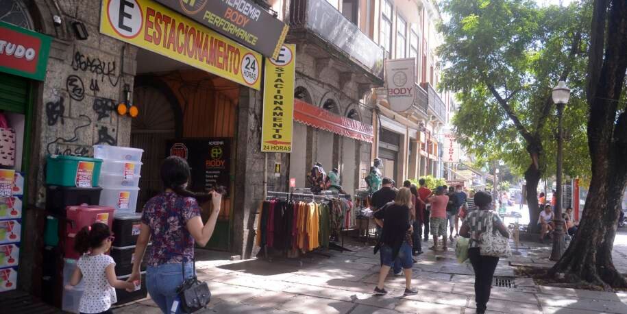 IBGE revela crescimento de 0,4% nas vendas e iguala recorde histórico