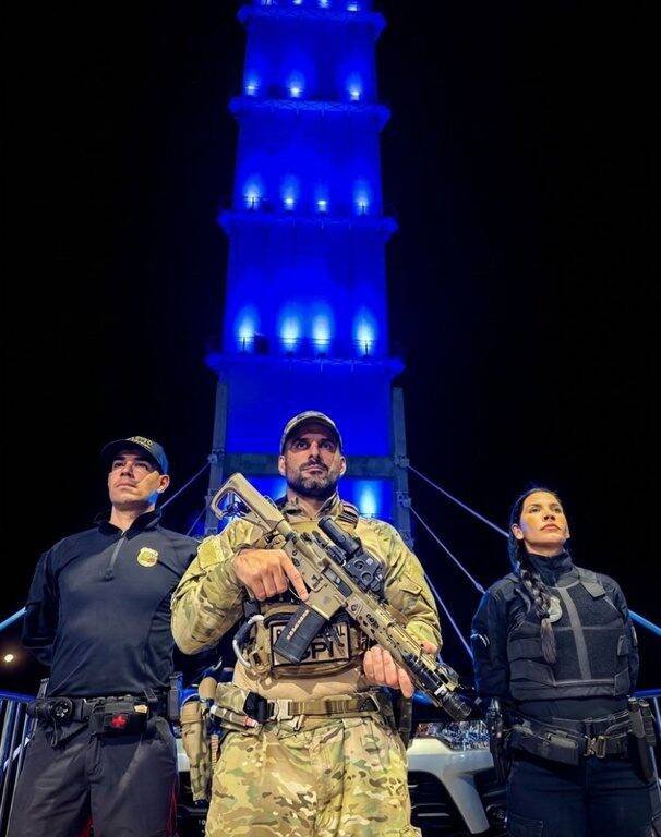 Interpol homenageia policiais mortos com monumentos iluminados em todo o mundo