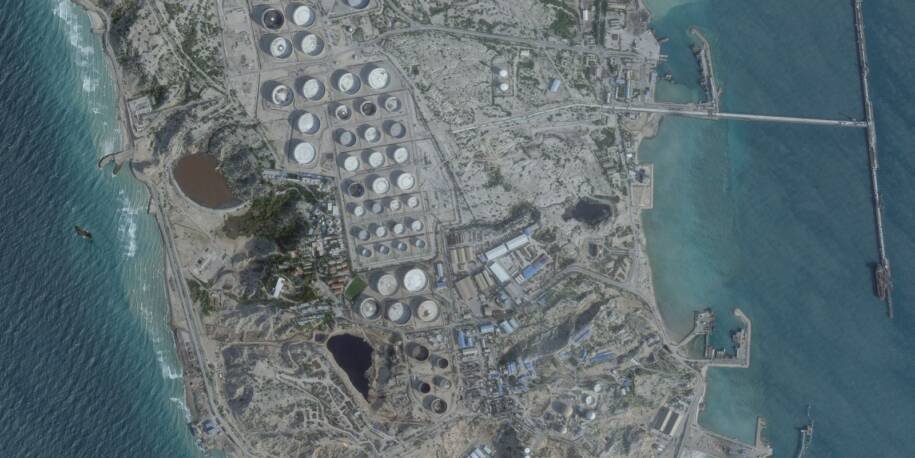 Irã ataca petroleiro Al-Salmi perto de Dubai após alerta de Trump sobre guerra