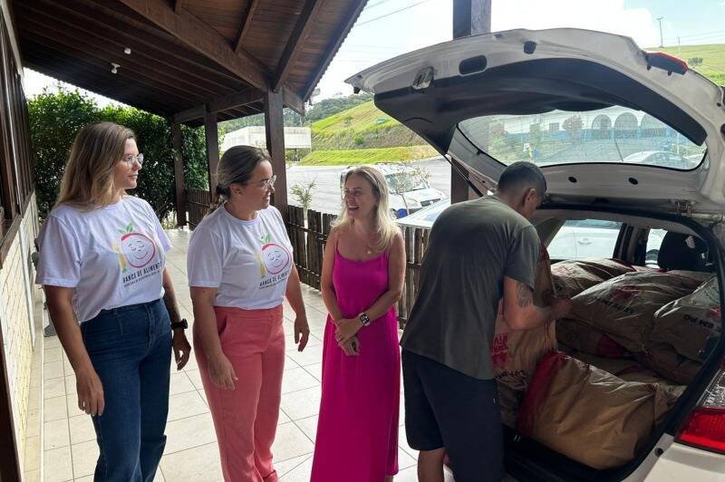Itajaí recebe 7,56 toneladas de alimentos e combate insegurança alimentar