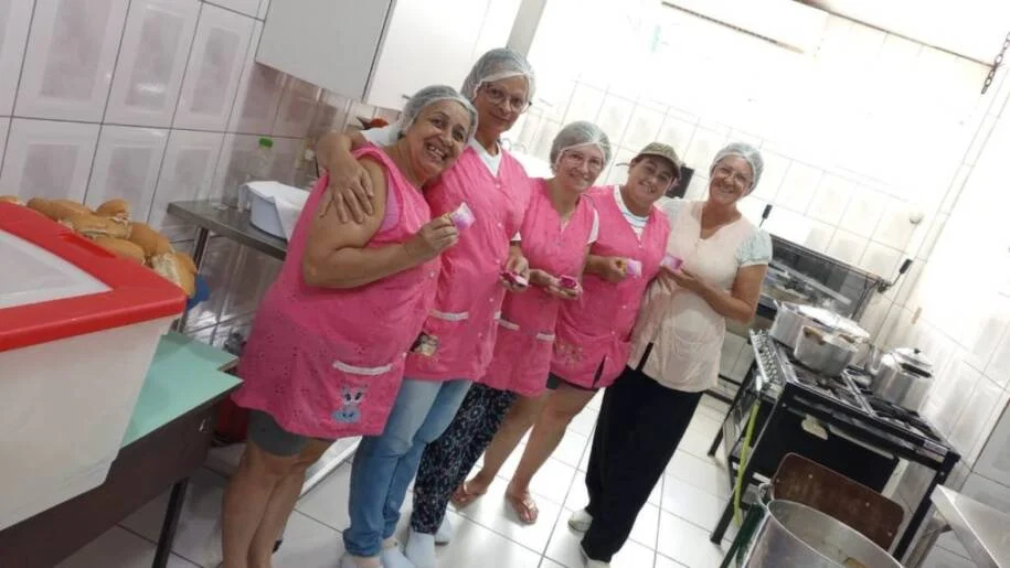 Itapema reconhece merendeiras escolares em celebração emocionante e necessária