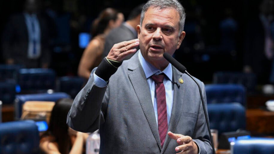 Jair Bolsonaro solicita a Moraes visitas regulares de Rogério Marinho na prisão