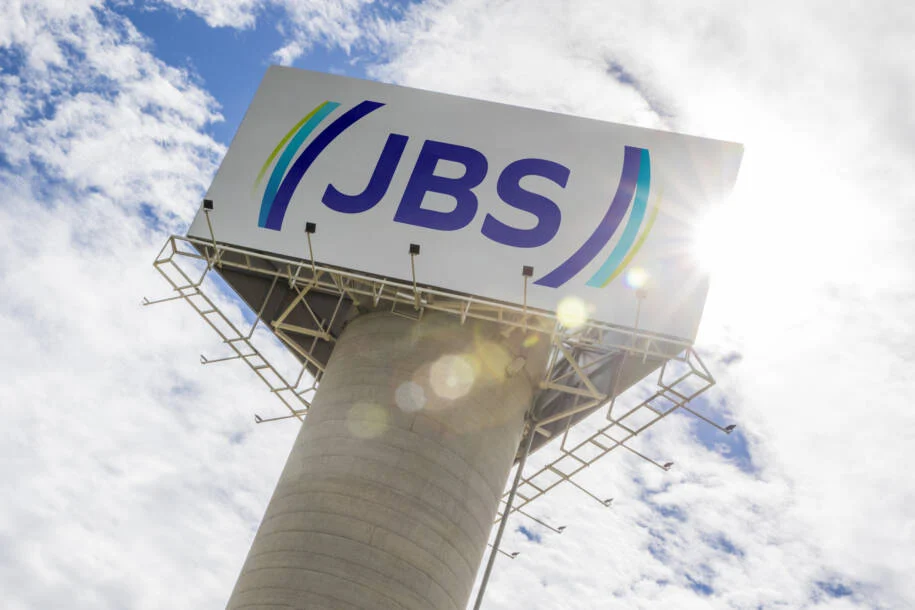 JBS revela lucro de US$ 415 milhões e pressiona margens com alta de custos