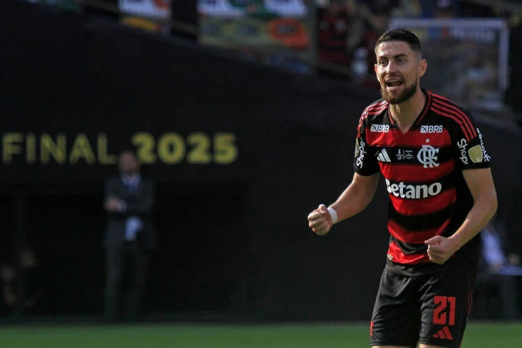 Jorginho do Flamengo critica Chappell Roan após agressão a sua família