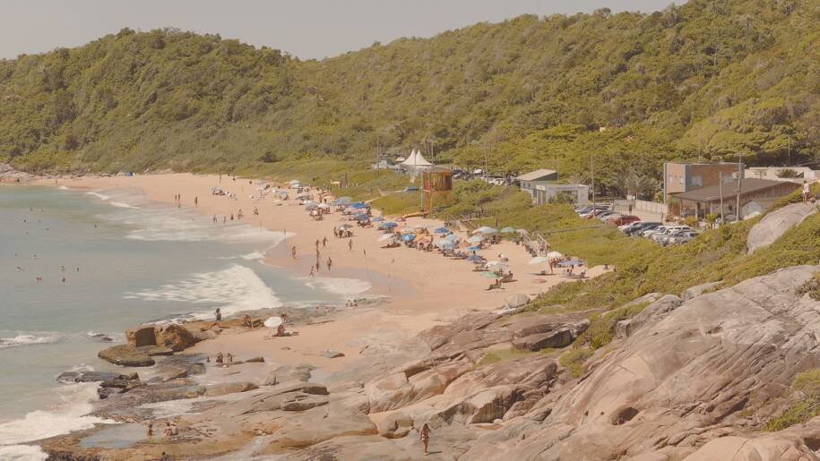 Justiça de Santa Catarina indeferiu liminar e garantiu normas na Praia do Pinho
