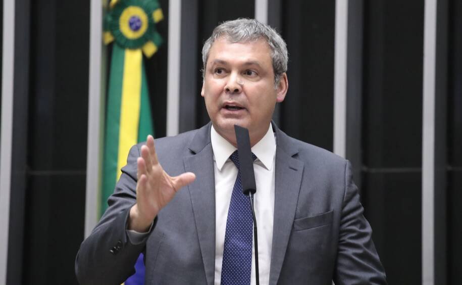 Lindbergh Farias apresentará notícia-crime à PGR para investigar Campos Neto