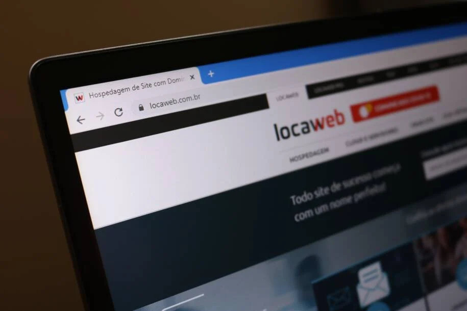 Locaweb e KingHost enfrentam instabilidades; usuários relatam falhas graves