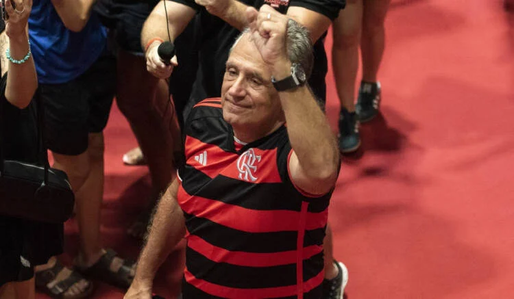 Luiz Eduardo Baptista demite Filipe Luís após pressão e resultados ruins no Flamengo