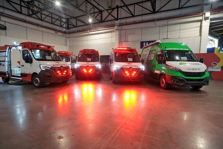 Luiz Inácio Lula da Silva entrega 43 ambulâncias e equipamentos de saúde em SP
