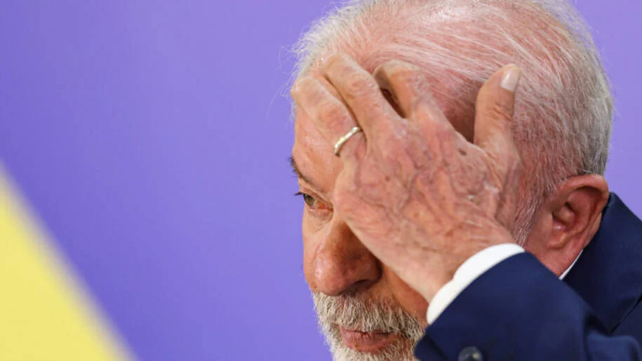 Lula adia socorro de R$ 8 bilhões para os Correios e deixa rombo de R$ 9,1 bi
