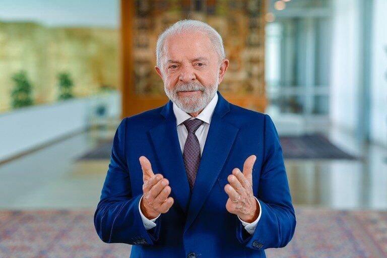 Lula anuncia medidas urgentes contra feminicídio e segurança das mulheres no Brasil