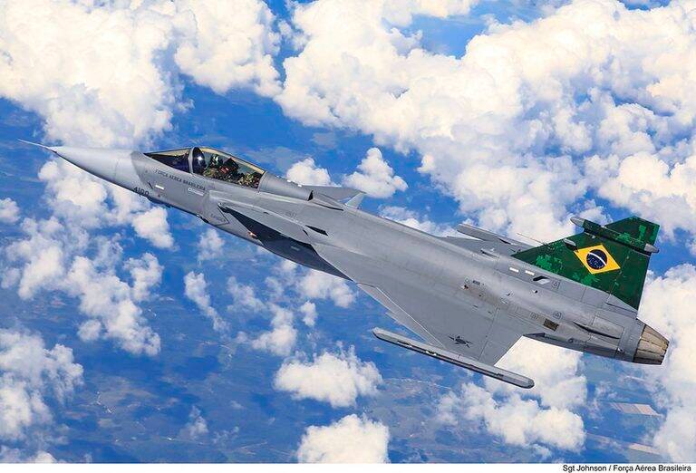 Lula apresenta caça F-39E Gripen e marca avanço inédito na aviação brasileira