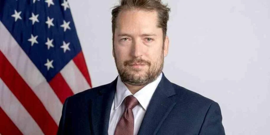 Lula condiciona entrada de Beattie ao visto de Padilha e revoga autorização