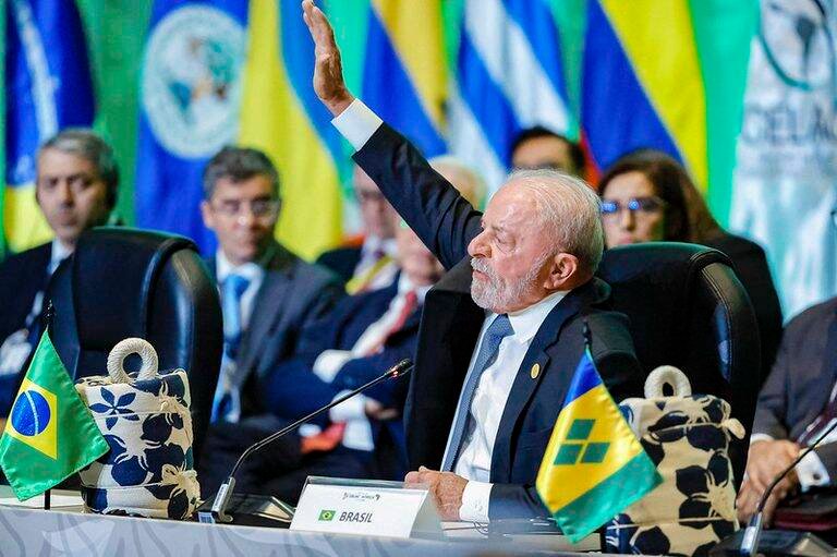 Lula defende soberania e combate à fome em cúpula na Colômbia com 340 milhões em risco