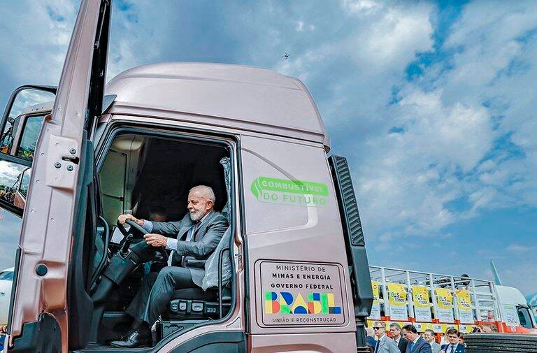 Lula estabelece novas regras que penalizam contratantes por fretes irregulares