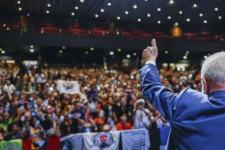 Lula lança R$ 23 bilhões para agricultores e reforma agrária em Brasília