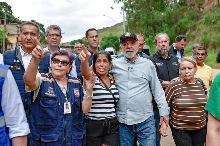 Lula libera R$ 500 milhões e R$ 7.300 para famílias da Zona da Mata após calamidade