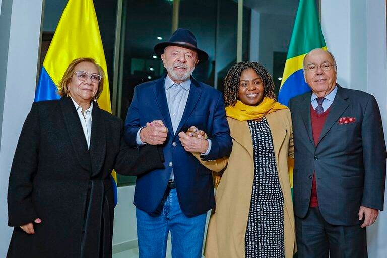 Lula lidera debate na CELAC e transfere presidência para o Uruguai em Bogotá