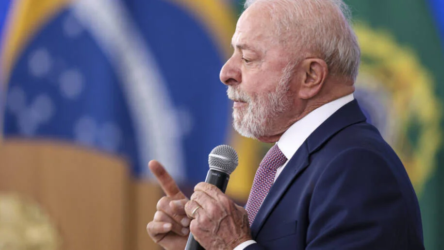Lula tenta conter alta dos combustíveis e enfrenta resistência de governadores